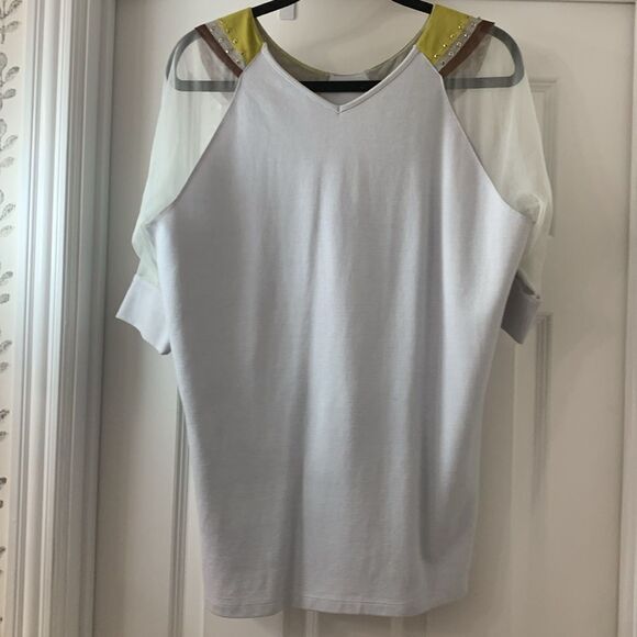 Stylish Sheer Sleeve Top with Yellow Collar - Picture 2 of 10